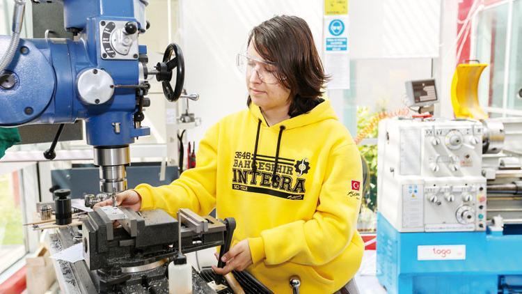 Dünyaya robot ülkeye müfredat