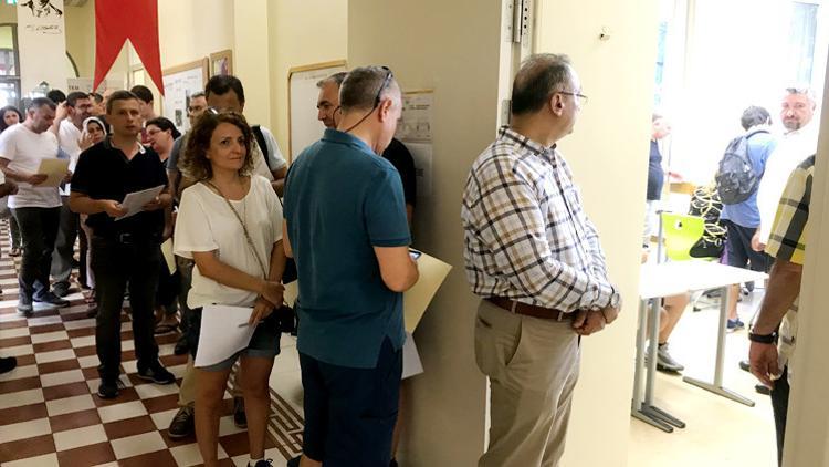 Her okulda bir yakın bıraktılar