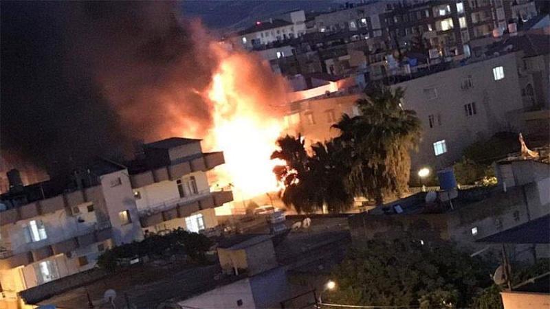 Reyhanlı’da boya imalathanesinde yangın