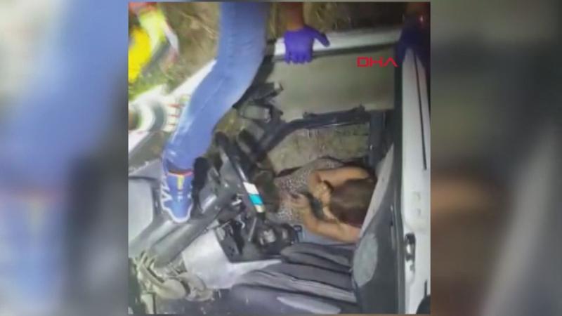 Kazanın şokunu atlatamayınca, otomobilden çıkmak istemedi